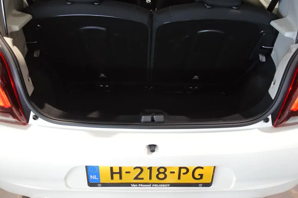 Peugeot 108 1.0 e-VTi Allure Groot scherm en camera uit 2020, foto 18