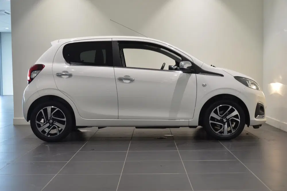 Peugeot 108 1.0 e-VTi Allure Groot scherm en camera uit 2020, foto 6