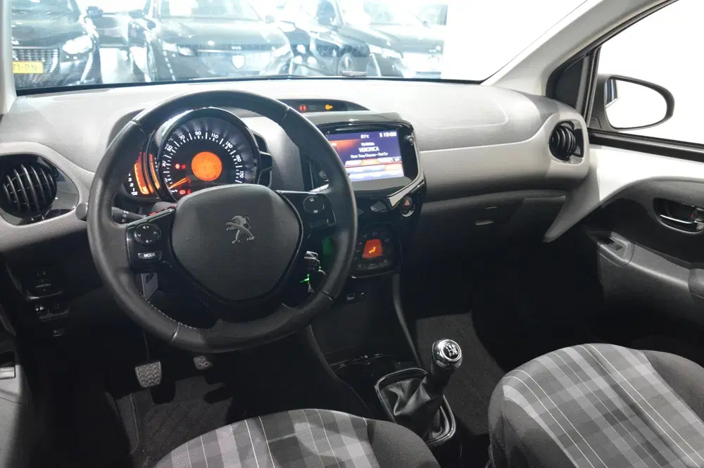 Peugeot 108 1.0 e-VTi Allure Groot scherm en camera uit 2020, foto 7