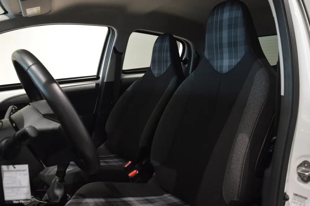 Peugeot 108 1.0 e-VTi Allure Groot scherm en camera uit 2020, foto 8