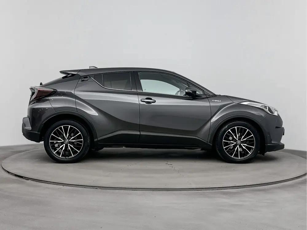 Toyota C-Hr 1.8 Hybrid Executive | Parkeersensoren V+A | JBL uit 2019, foto 17