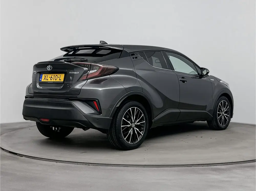 Toyota C-Hr 1.8 Hybrid Executive | Parkeersensoren V+A | JBL uit 2019, foto 2