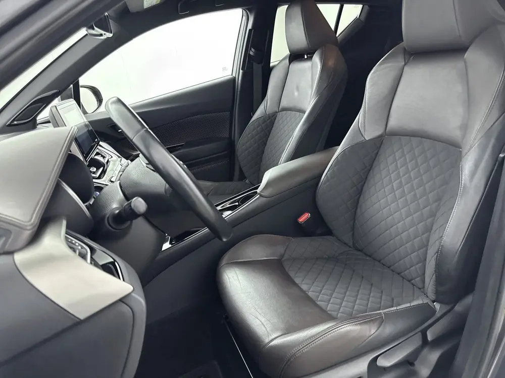 Toyota C-Hr 1.8 Hybrid Executive | Parkeersensoren V+A | JBL uit 2019, foto 4