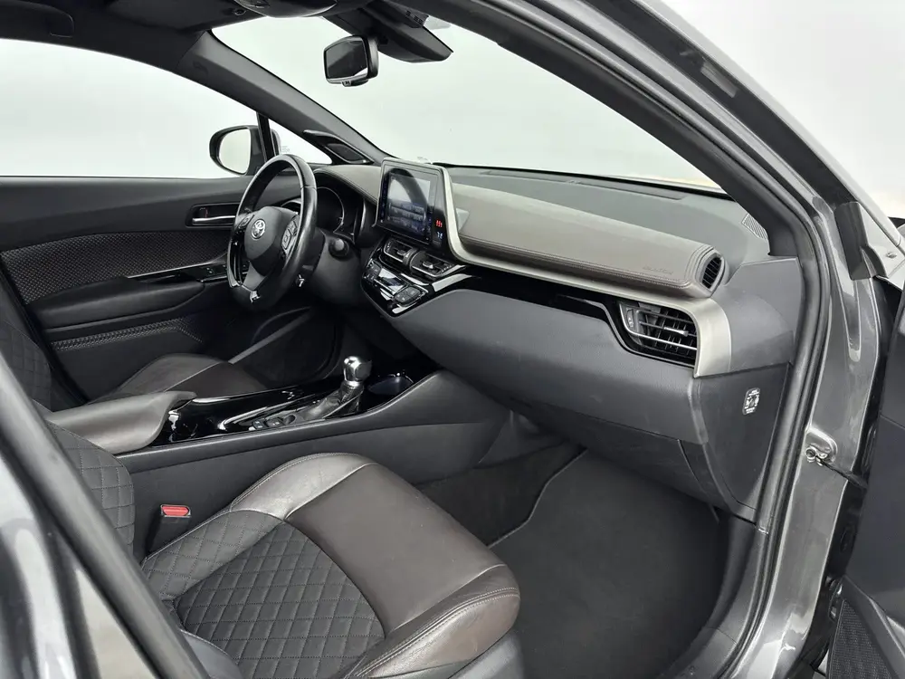 Toyota C-Hr 1.8 Hybrid Executive | Parkeersensoren V+A | JBL uit 2019, foto 9