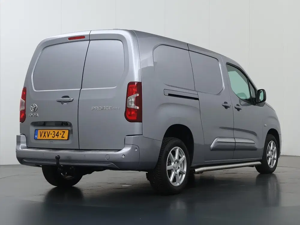 Toyota Proace City 1.5 D-4D uit 2023, foto 2