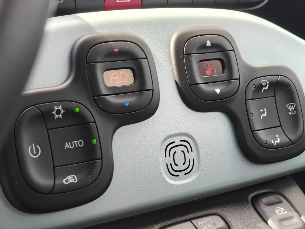Fiat Panda 1.0 Hybrid Launch Edition (bj 2020) uit 2020, foto 19