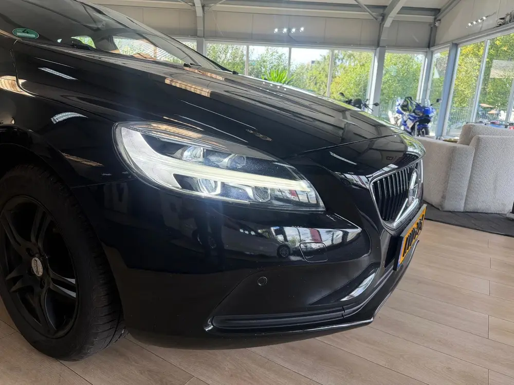Volvo V40 2.0 T2 Inscription uit 2019, foto 10