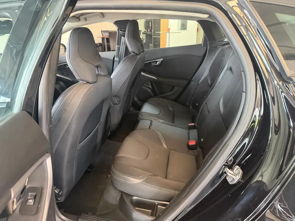 Volvo V40 2.0 T2 Inscription uit 2019, foto 13