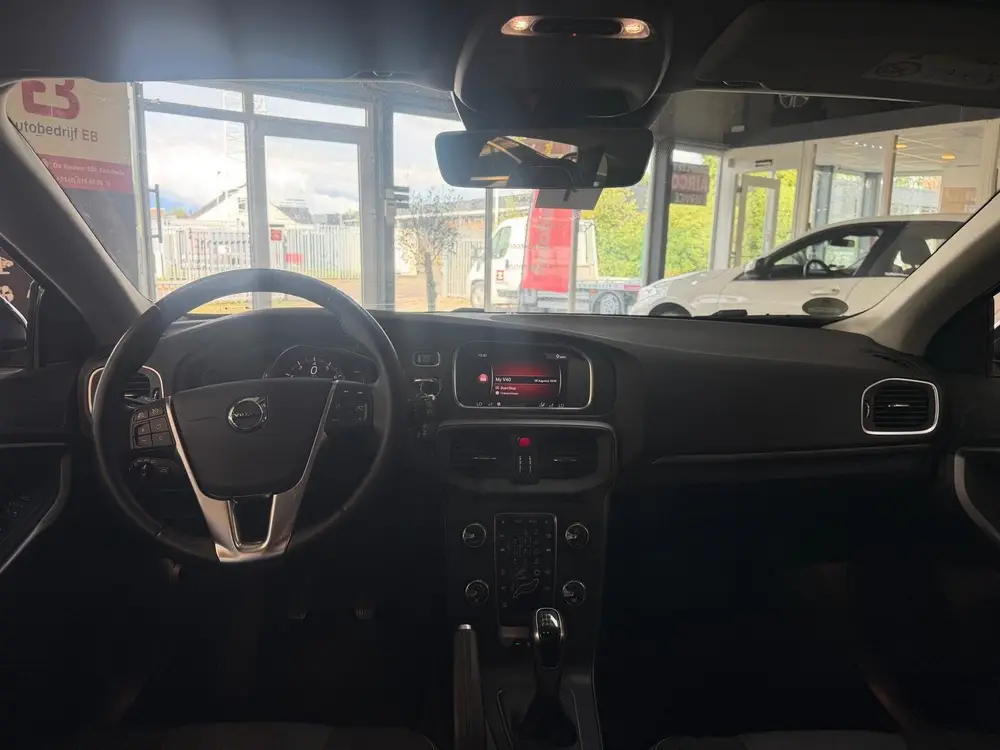 Volvo V40 2.0 T2 Inscription uit 2019, foto 14