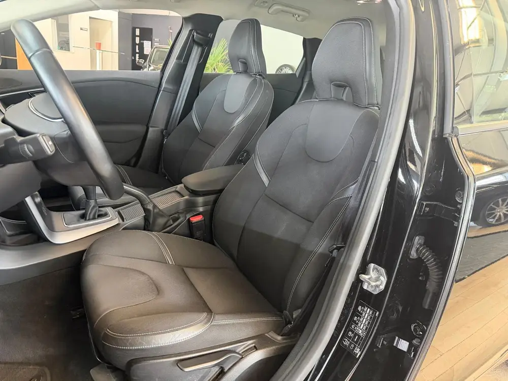 Volvo V40 2.0 T2 Inscription uit 2019, foto 15