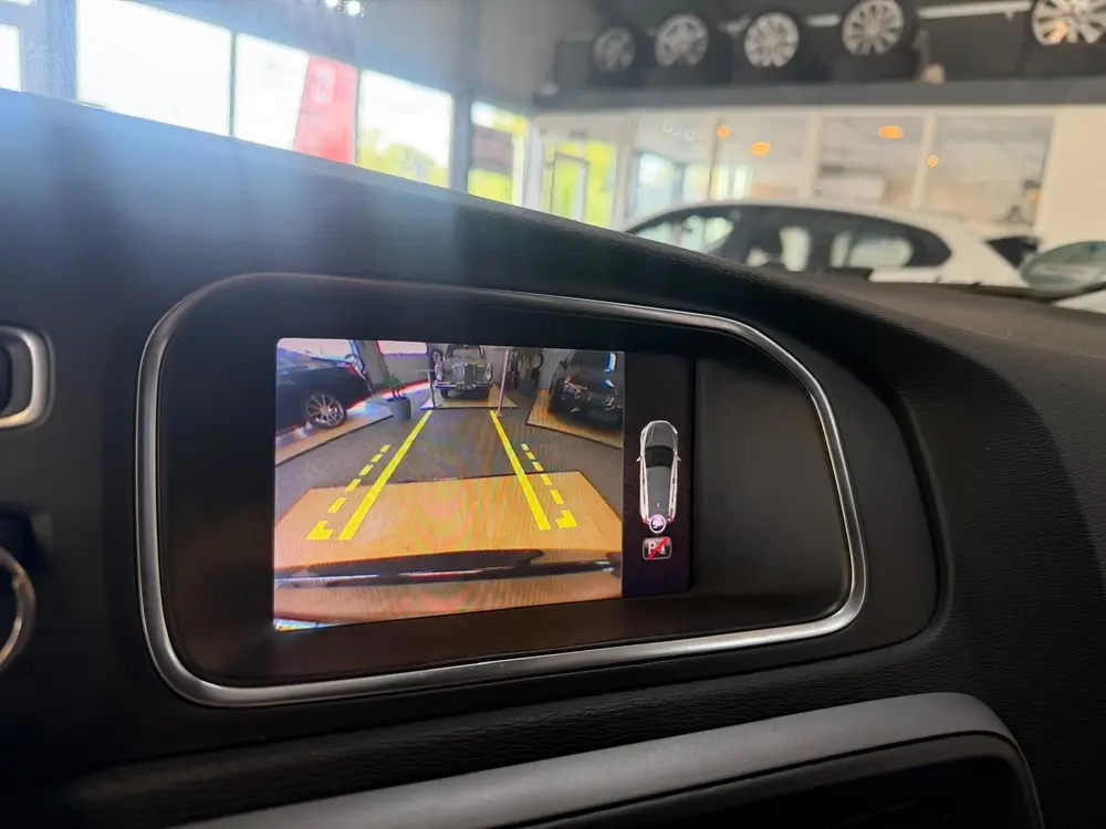 Volvo V40 2.0 T2 Inscription uit 2019, foto 18