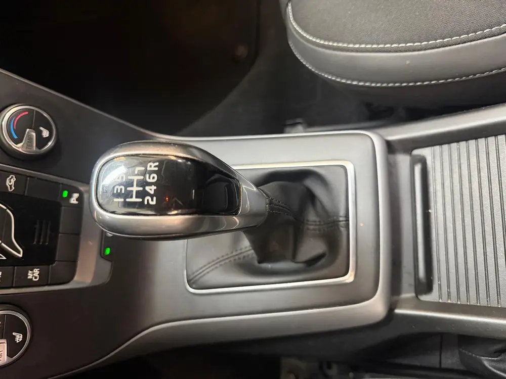 Volvo V40 2.0 T2 Inscription uit 2019, foto 20