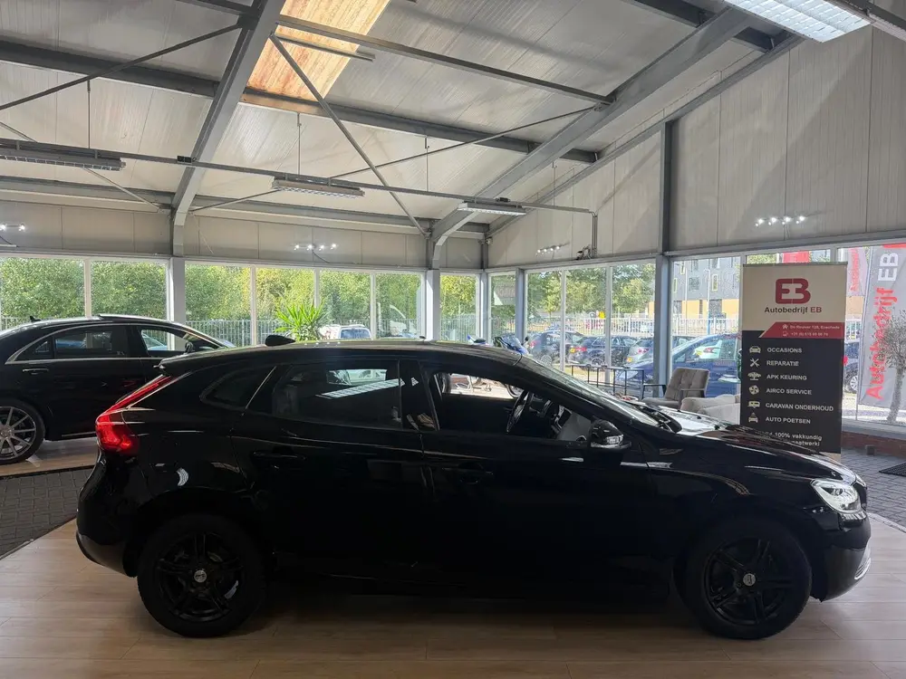 Volvo V40 2.0 T2 Inscription uit 2019, foto 4