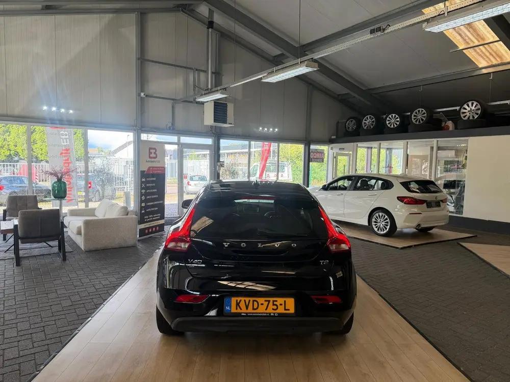 Volvo V40 2.0 T2 Inscription uit 2019, foto 6