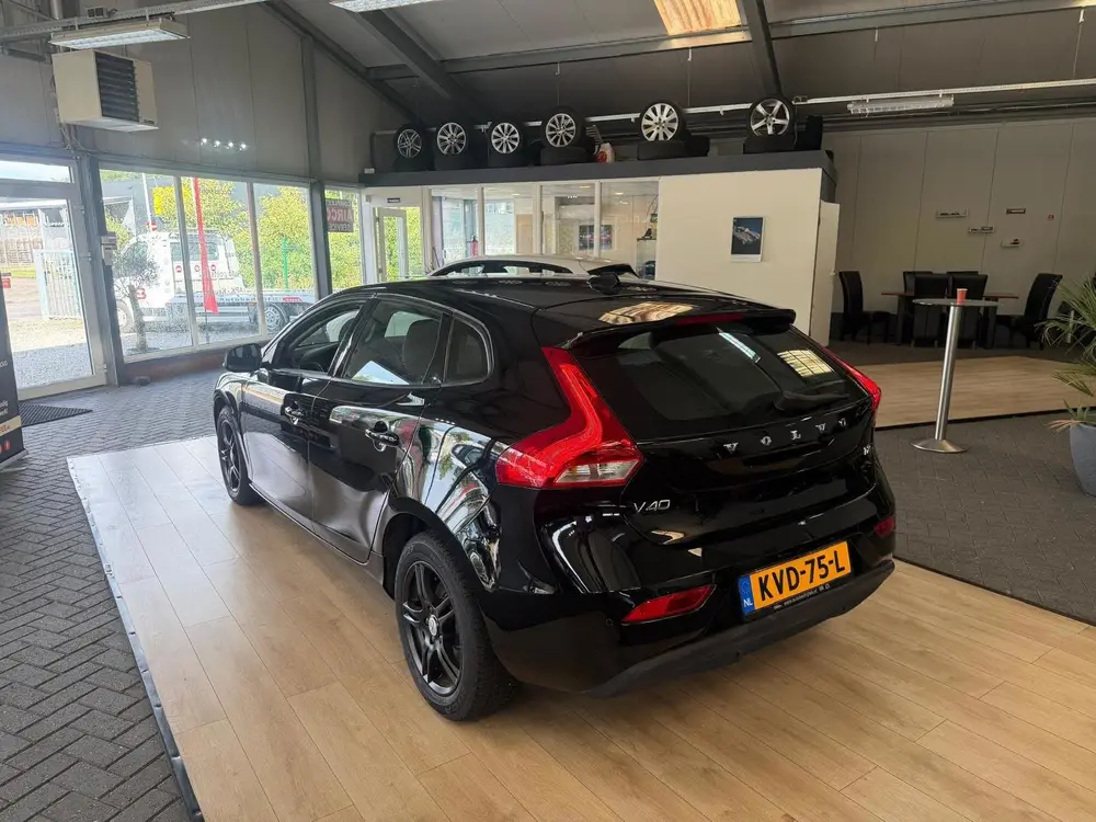 Volvo V40 2.0 T2 Inscription uit 2019, foto 7