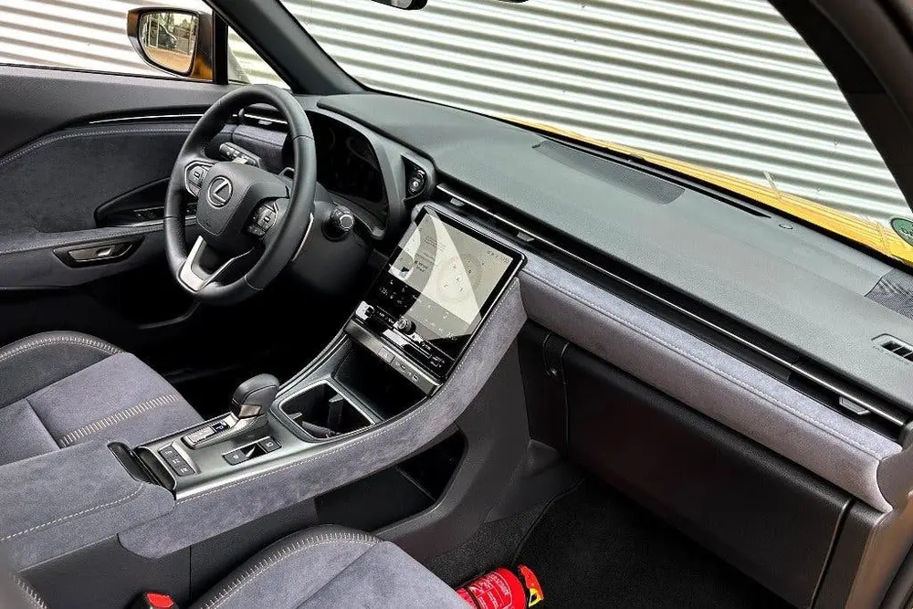 Lexus LBX Cool 2WD Two-Tone 8.887 Km Passionate Yell uit 2024, foto 13