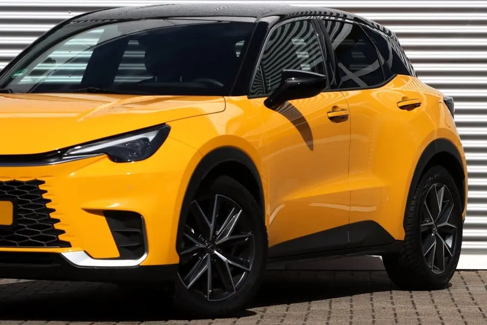 Lexus LBX Cool 2WD Two-Tone 8.887 Km Passionate Yell uit 2024, foto 6