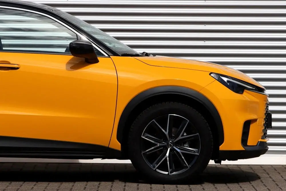 Lexus LBX Cool 2WD Two-Tone 8.887 Km Passionate Yell uit 2024, foto 8