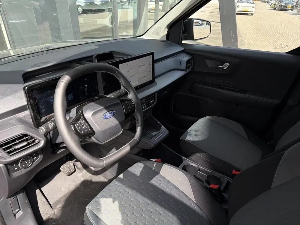 Ford Transit Courier Limited 44 kWh uit 2026, foto 9