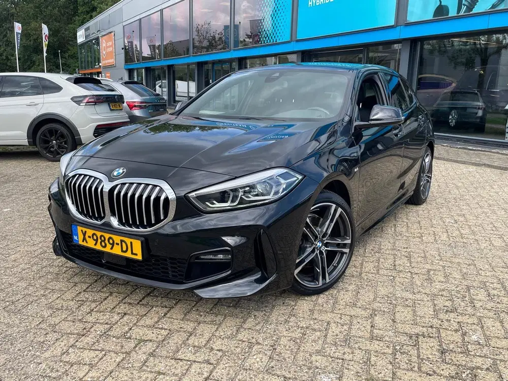 BMW 1-serie 118i Executive M-Sport Nieuw staat Dealer uit 2023, foto 2