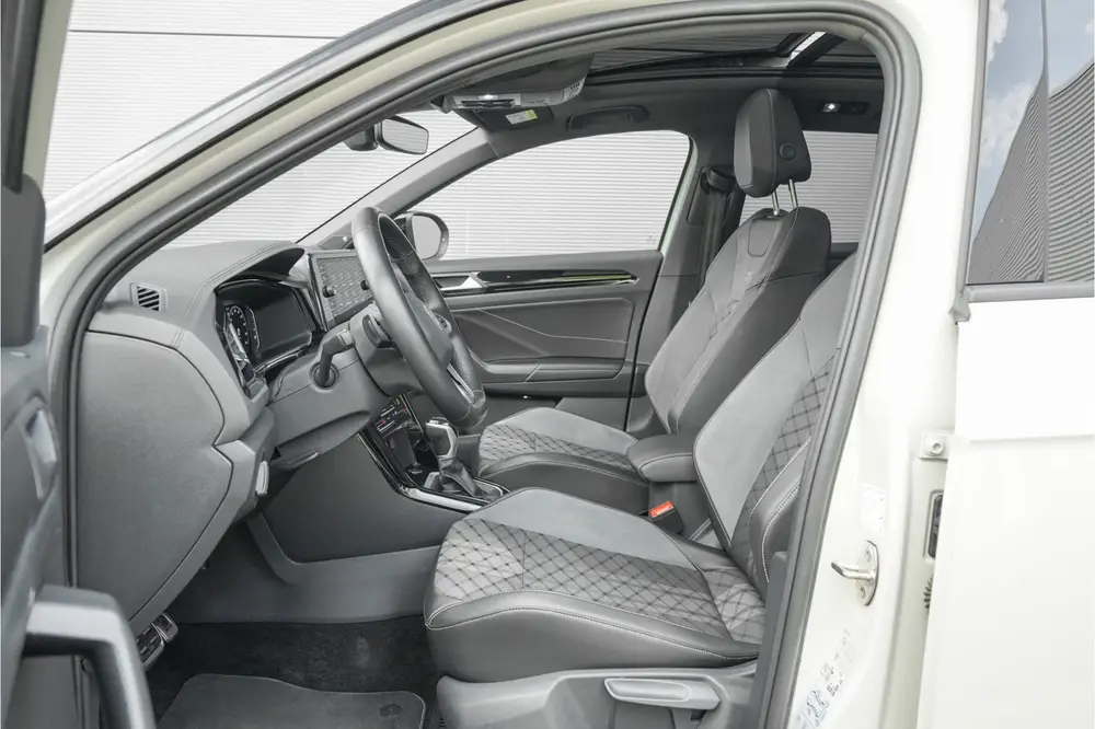 Volkswagen T-Roc 1.5 TSI R-Line Pano LED+ Beats Trekhaak ACC uit 2024, foto 4