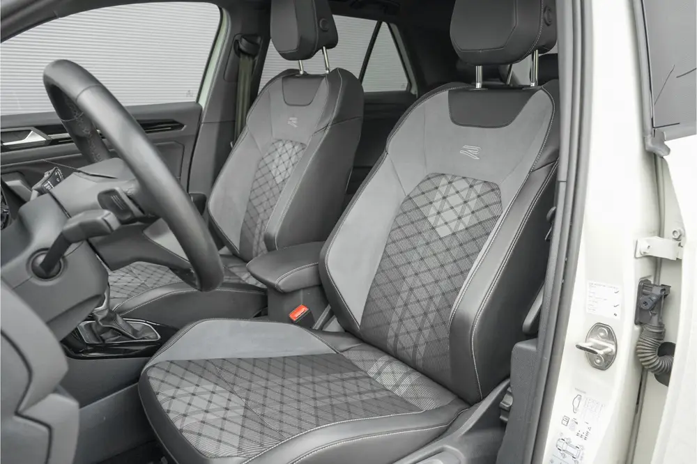 Volkswagen T-Roc 1.5 TSI R-Line Pano LED+ Beats Trekhaak ACC uit 2024, foto 5