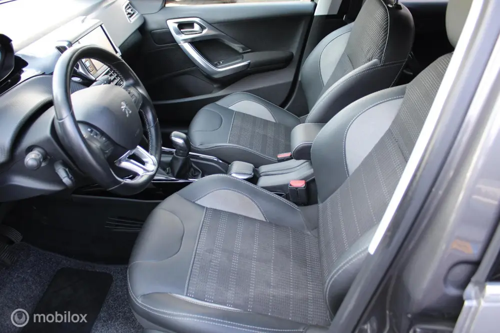Peugeot 2008 1.2 110 PK Turbo GT-line, Donker glas, Pdc voor uit 2019, foto 10