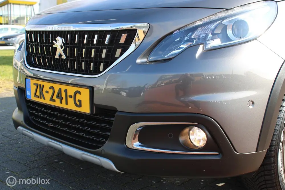 Peugeot 2008 1.2 110 PK Turbo GT-line, Donker glas, Pdc voor uit 2019, foto 11