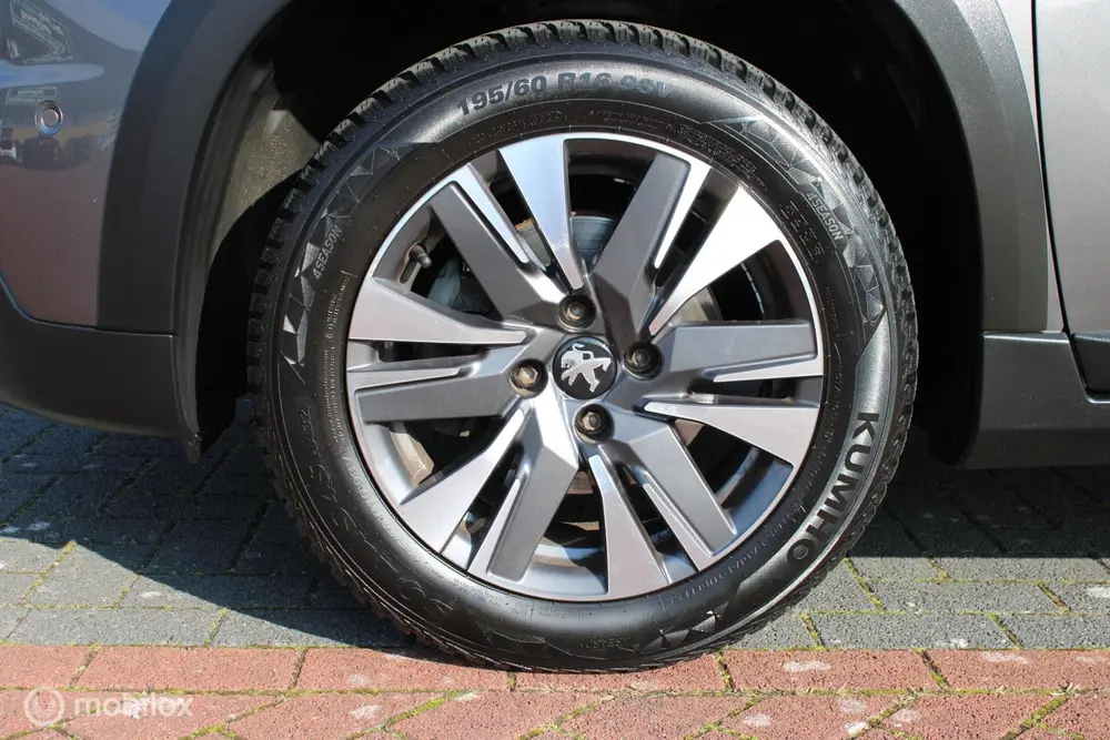 Peugeot 2008 1.2 110 PK Turbo GT-line, Donker glas, Pdc voor uit 2019, foto 12