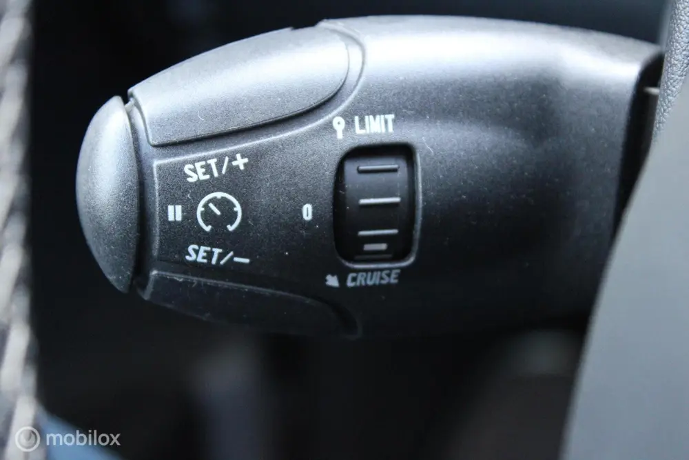Peugeot 2008 1.2 110 PK Turbo GT-line, Donker glas, Pdc voor uit 2019, foto 15
