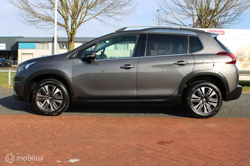 Peugeot 2008 1.2 110 PK Turbo GT-line, Donker glas, Pdc voor uit 2019, foto 3