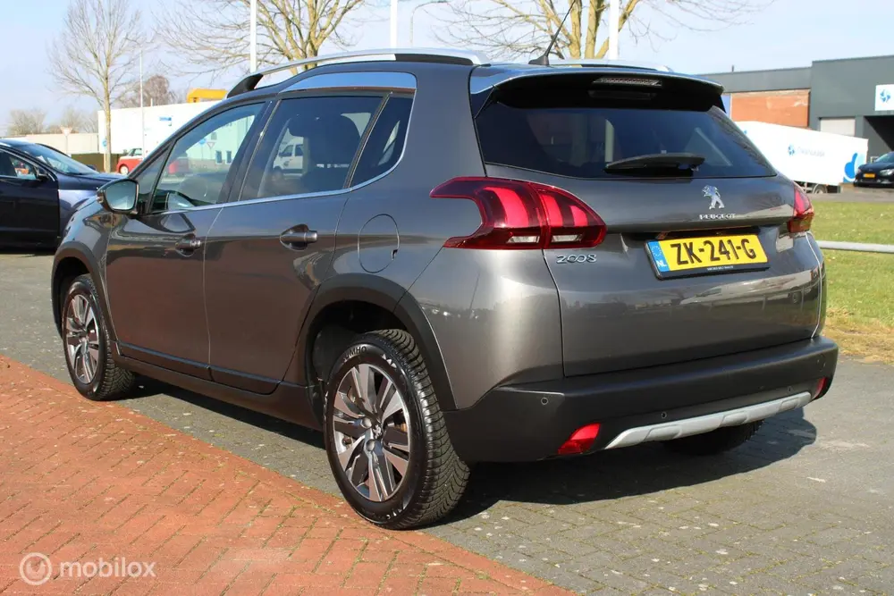 Peugeot 2008 1.2 110 PK Turbo GT-line, Donker glas, Pdc voor uit 2019, foto 5