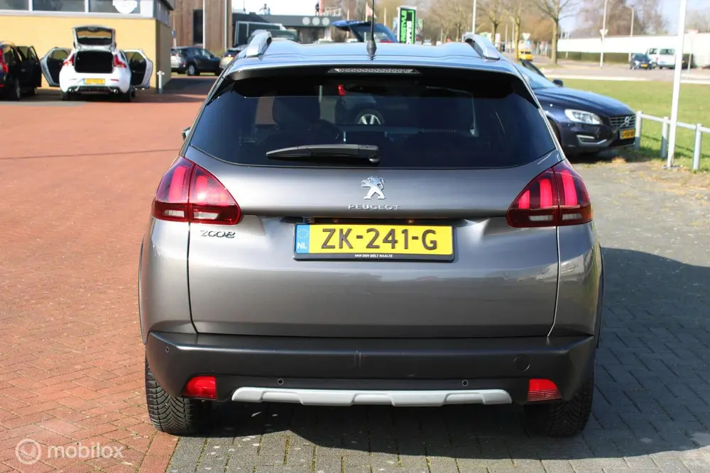 Peugeot 2008 1.2 110 PK Turbo GT-line, Donker glas, Pdc voor uit 2019, foto 7