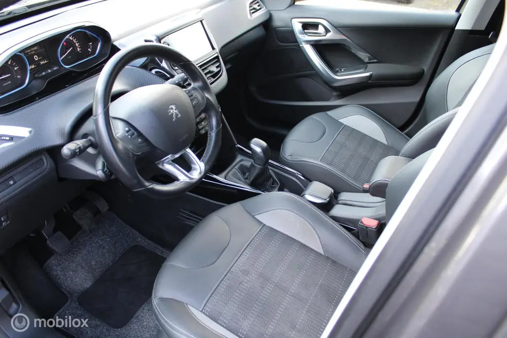 Peugeot 2008 1.2 110 PK Turbo GT-line, Donker glas, Pdc voor uit 2019, foto 8