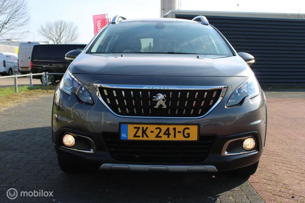 Peugeot 2008 1.2 110 PK Turbo GT-line, Donker glas, Pdc voor uit 2019, foto 9