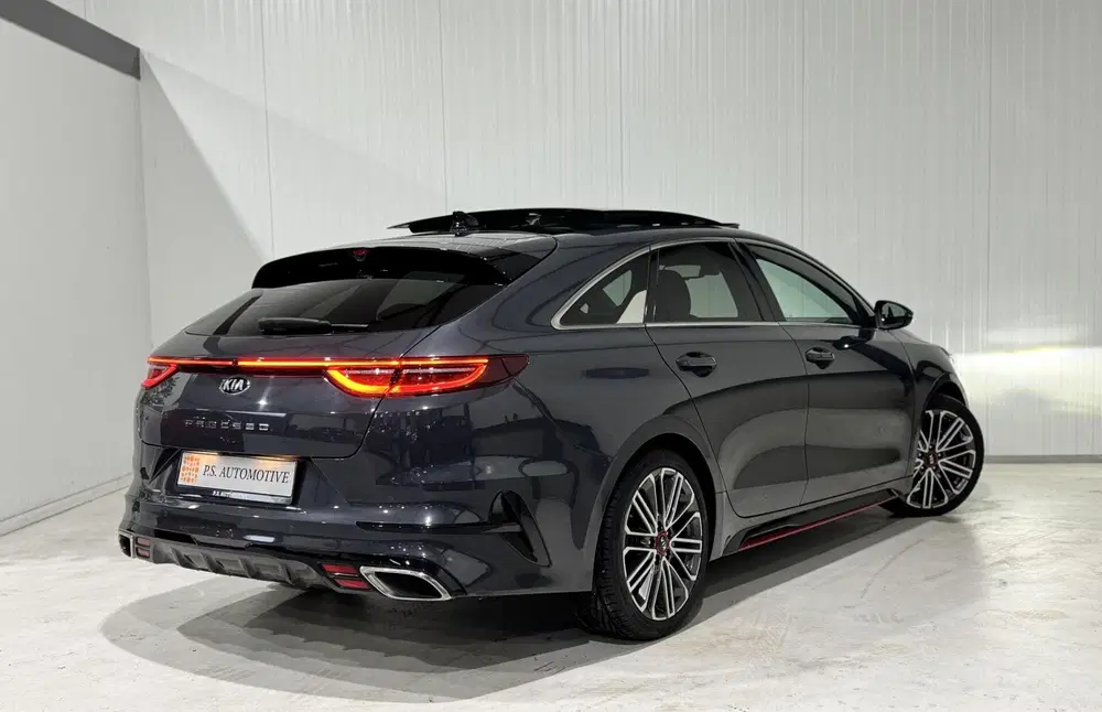 Kia ProCeed GT uit 2021, foto 2