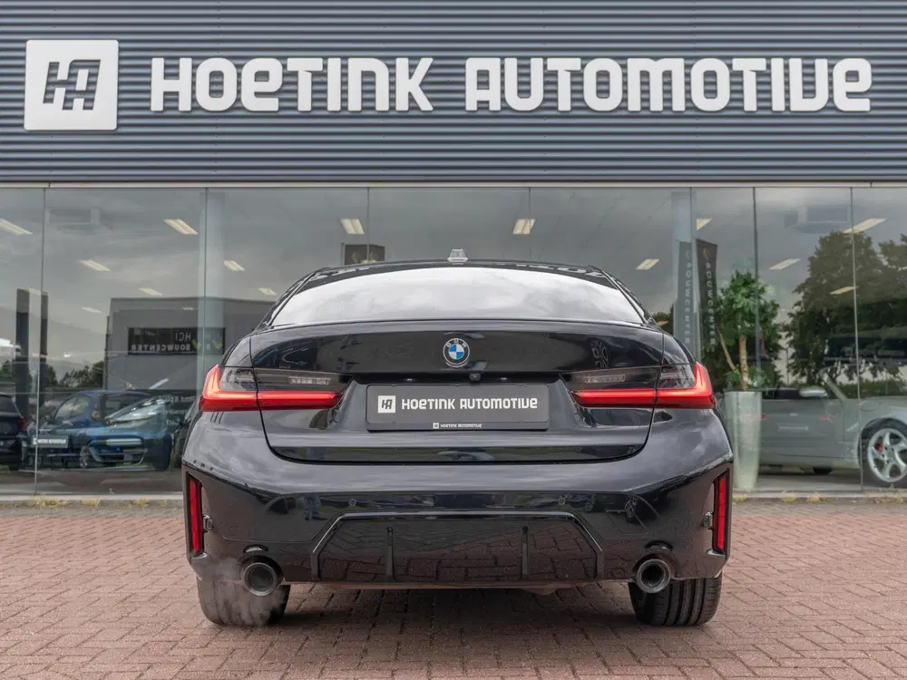 BMW 3-serie 330i uit 2023, foto 10