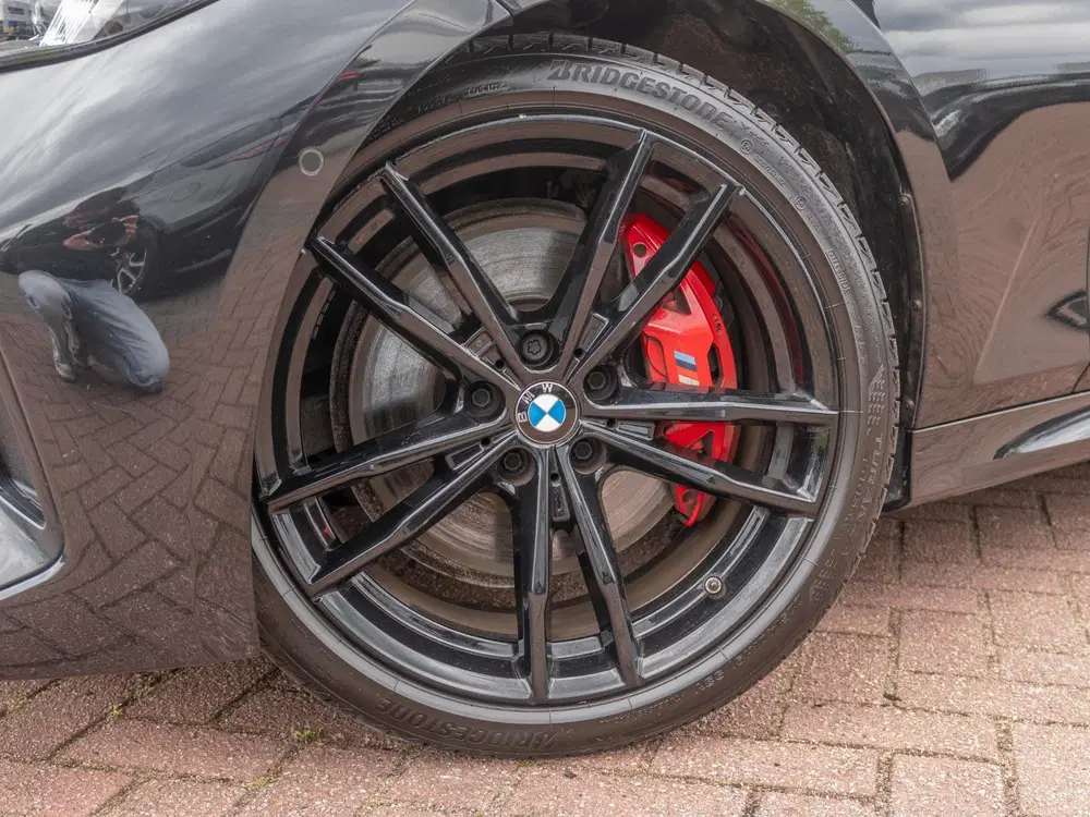 BMW 3-serie 330i uit 2023, foto 20