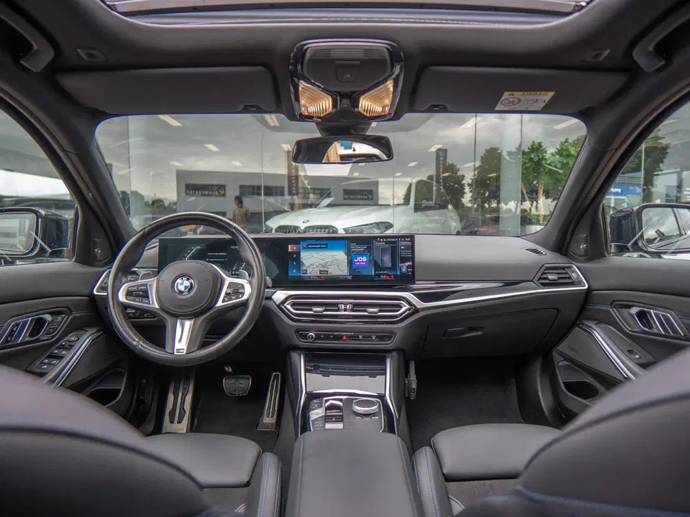 BMW 3-serie 330i uit 2023, foto 3