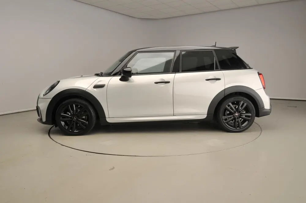 Mini Cooper Cooper uit 2021, foto 2
