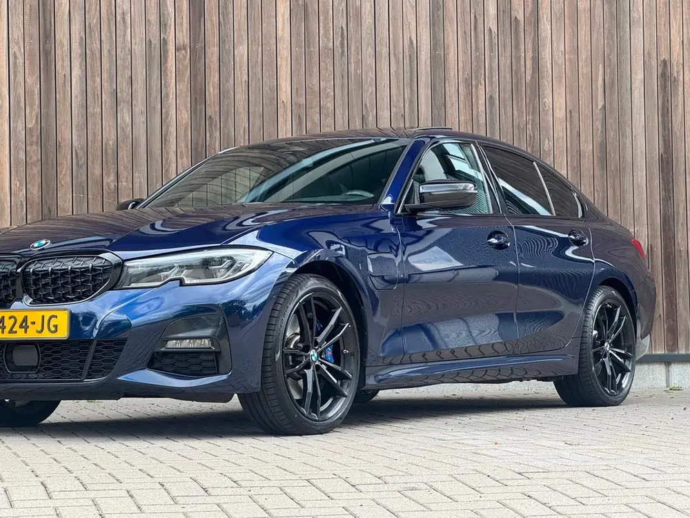 BMW 3-Serie 330e High Executive M-Sport / Individual / uit 2020, foto 3