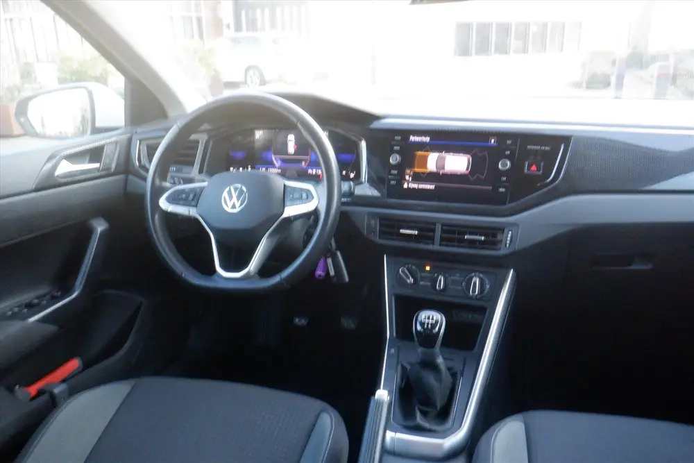 Volkswagen Polo 1.0 TSI 95pk Life PDC voor en achter -CARPLA uit 2023, foto 18
