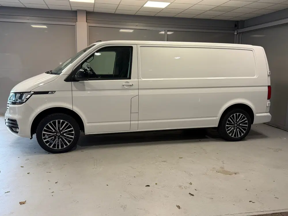 Volkswagen Transporter 2.0 TDI L2H1 28 uit 2023, foto 2