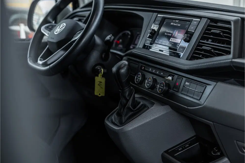 Volkswagen Transporter T6.1 2.0 TDI L2H1 DC Caravelle uit 2023, foto 10