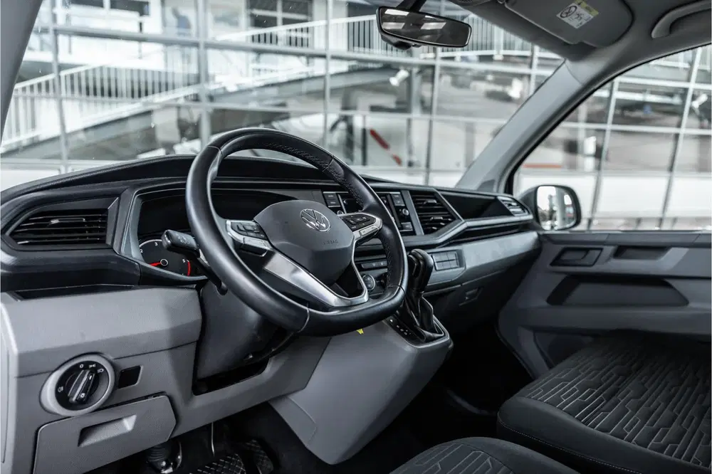 Volkswagen Transporter T6.1 2.0 TDI L2H1 DC Caravelle uit 2023, foto 16
