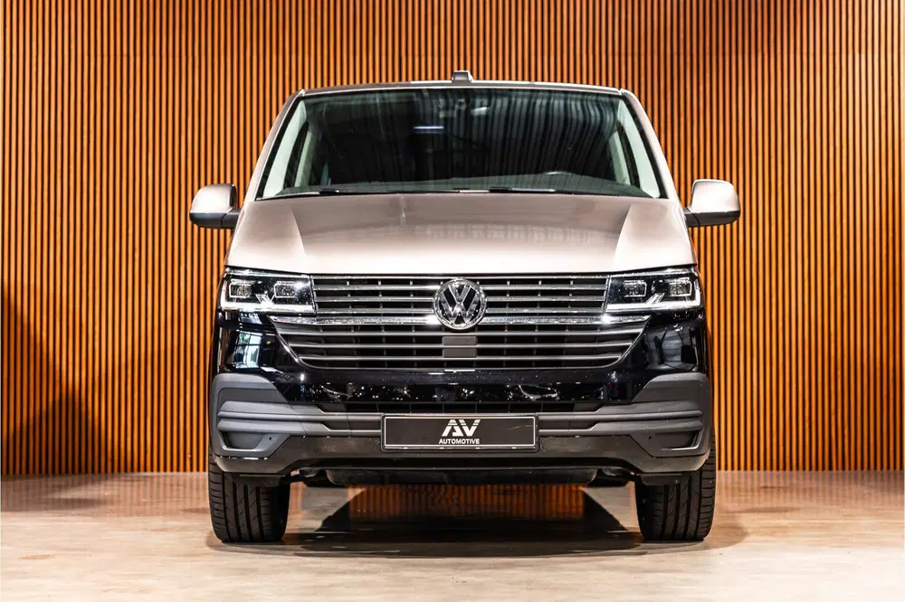 Volkswagen Transporter T6.1 2.0 TDI L2H1 DC Caravelle uit 2023, foto 2