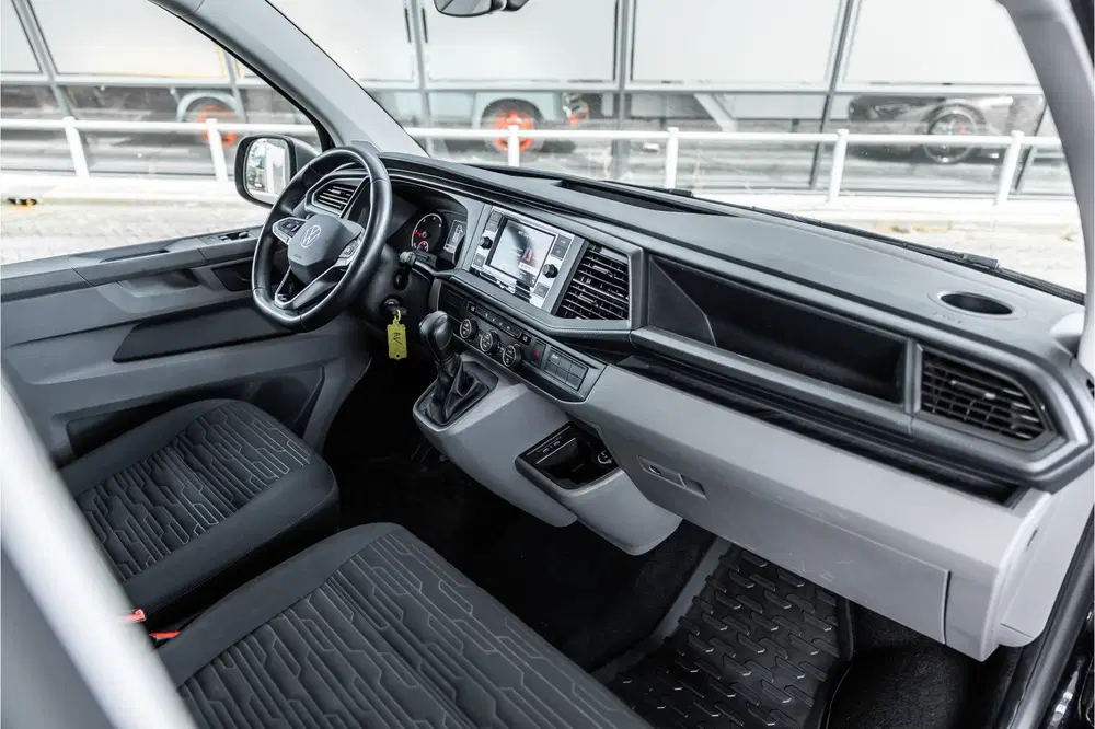 Volkswagen Transporter T6.1 2.0 TDI L2H1 DC Caravelle uit 2023, foto 8