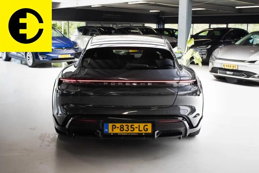 Porsche Taycan Turbo 93 kWh uit 2021, foto 12