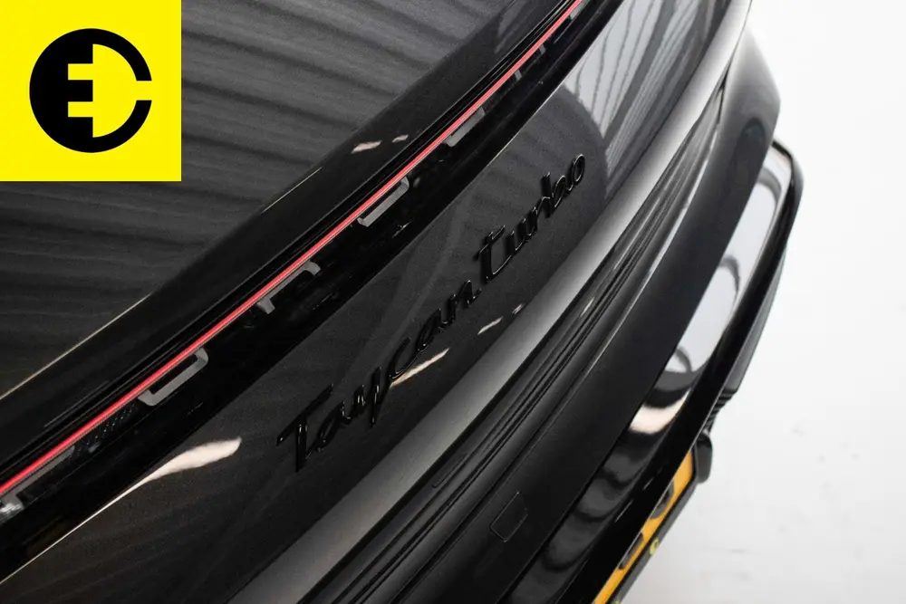 Porsche Taycan Turbo 93 kWh uit 2021, foto 13