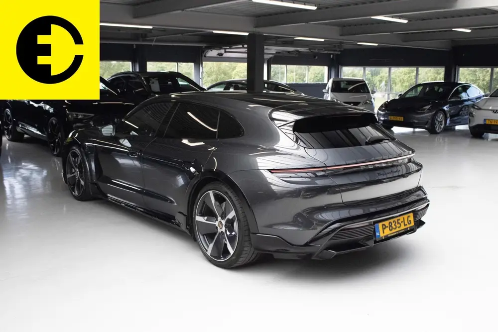 Porsche Taycan Turbo 93 kWh uit 2021, foto 14